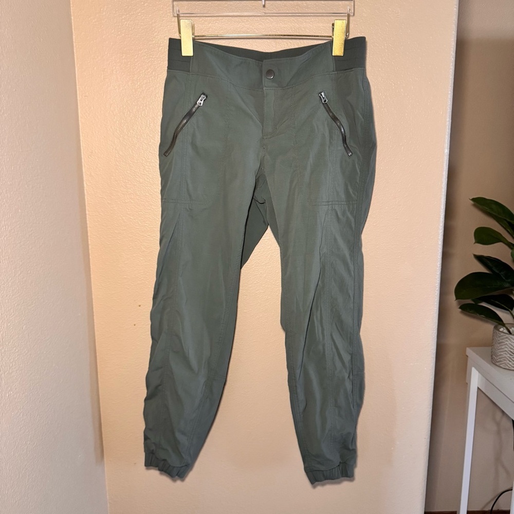 Athleta Trekkie Crop Leg Hiking Outdoor Pants Women’s size 6 - Picture 2 of 12